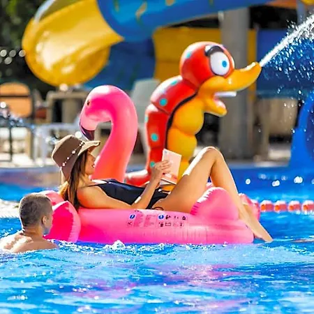 Хотел Prestige Deluxe Aquapark Club Варна